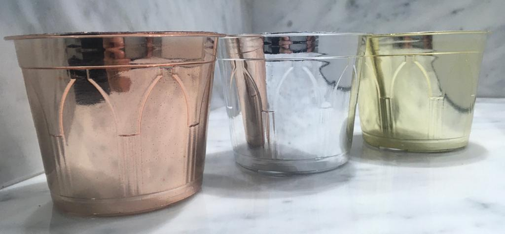 Kit de 20 Vasos Plásticos N9 Flexíveis Tipo Holambra com Relevos Clássicos e Cores Metalizadas