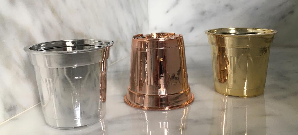 Kit de 20 Vasos Plásticos N6 Flexíveis Tipo Holambra com Relevos Clássicos e Cores Metalizadas